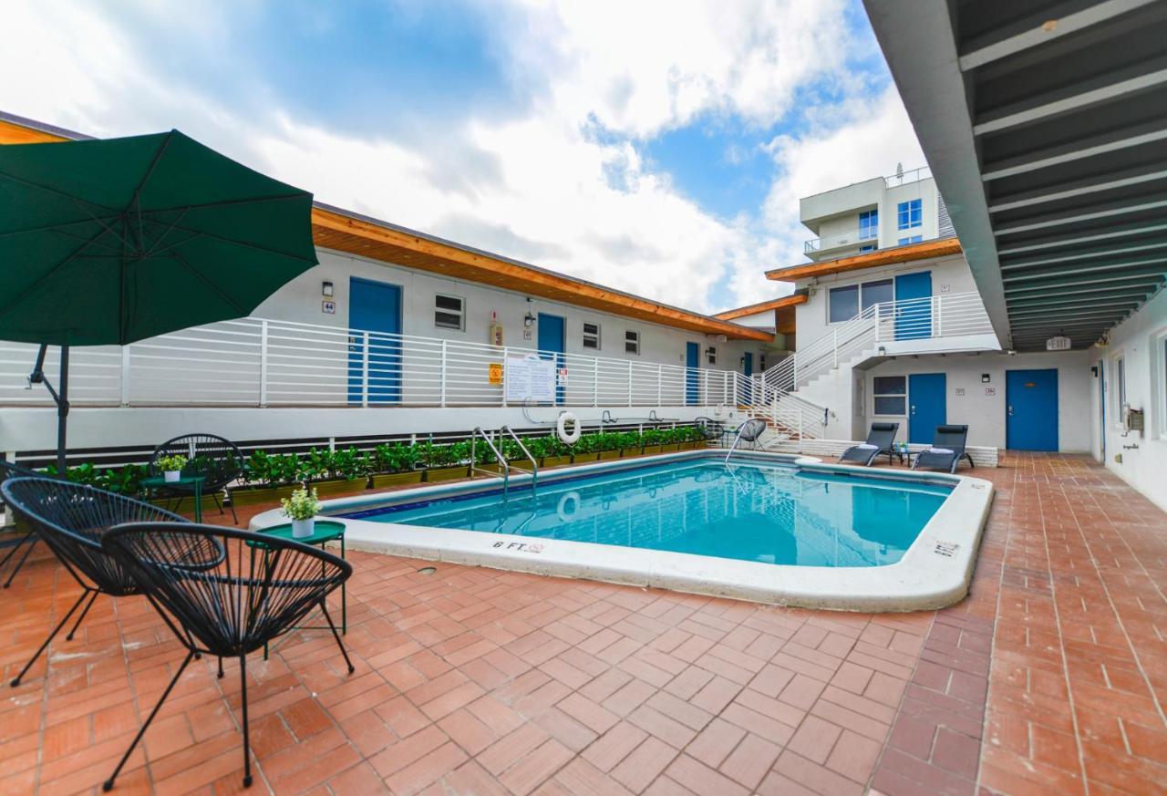 Cozy 1 Bedroom With Pool Steps From The Beach #47 Hollywood Exterior foto
